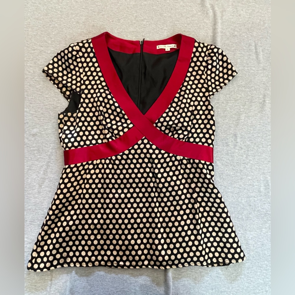 Silk Nanette Lepore vneck polka dot shirt